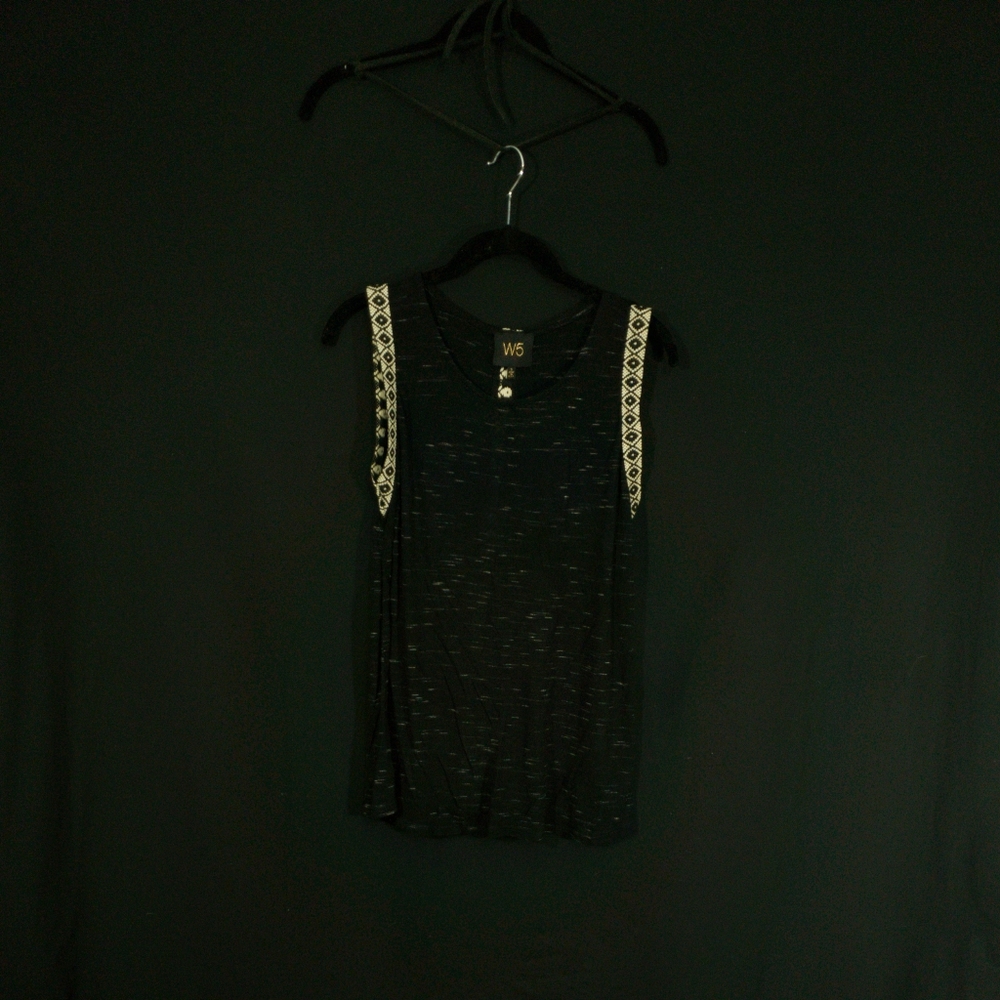 W5 sleeveless shirt embrodied